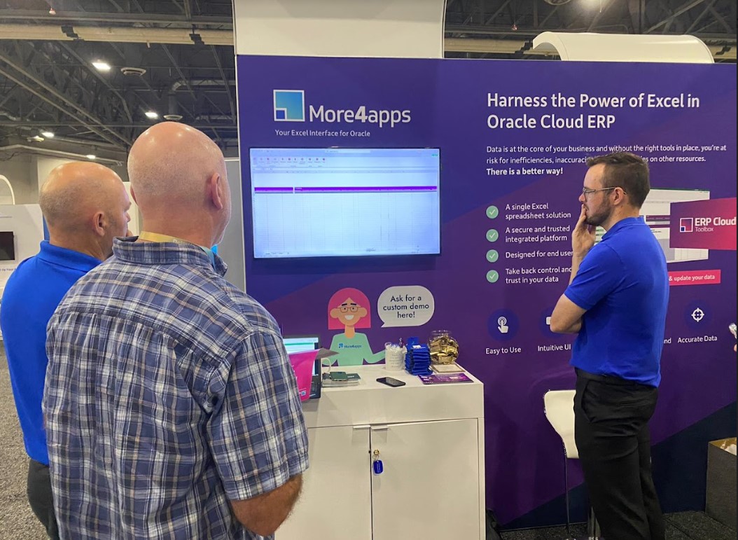 David Wright and Paul Hassall demonstrate the flexibility the More4apps solution provides end-users at Oracle CloudWorld 2022.